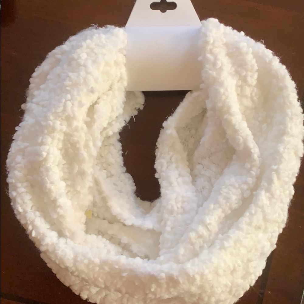 Infinity loop Scarf - Picture 3 of 3